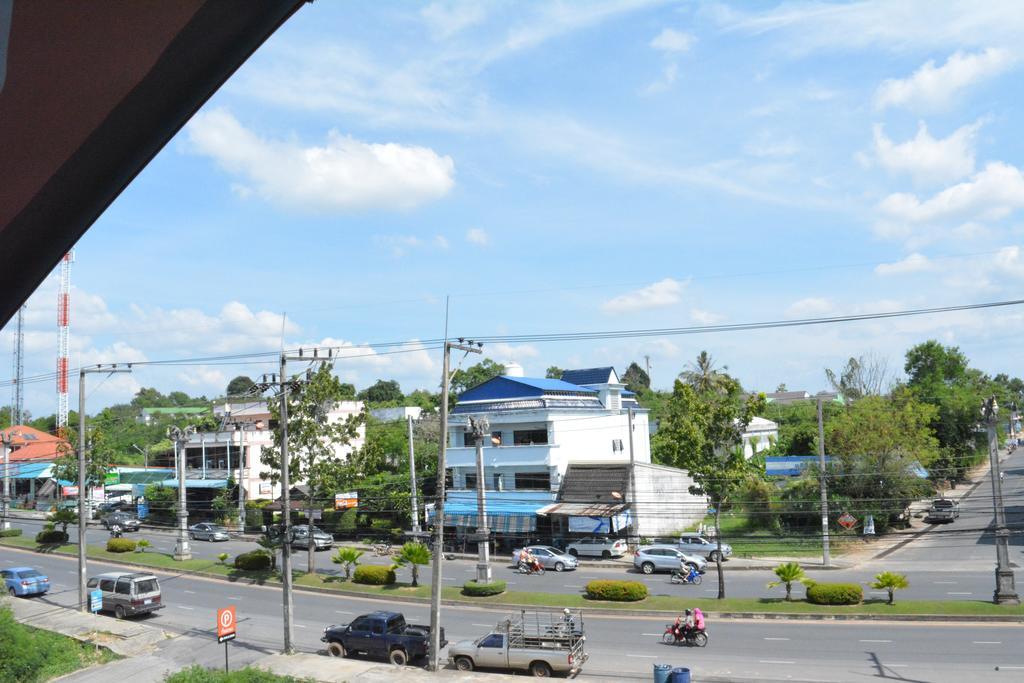 فندق كرابي إن آند أوم Krabi town المظهر الخارجي الصورة
