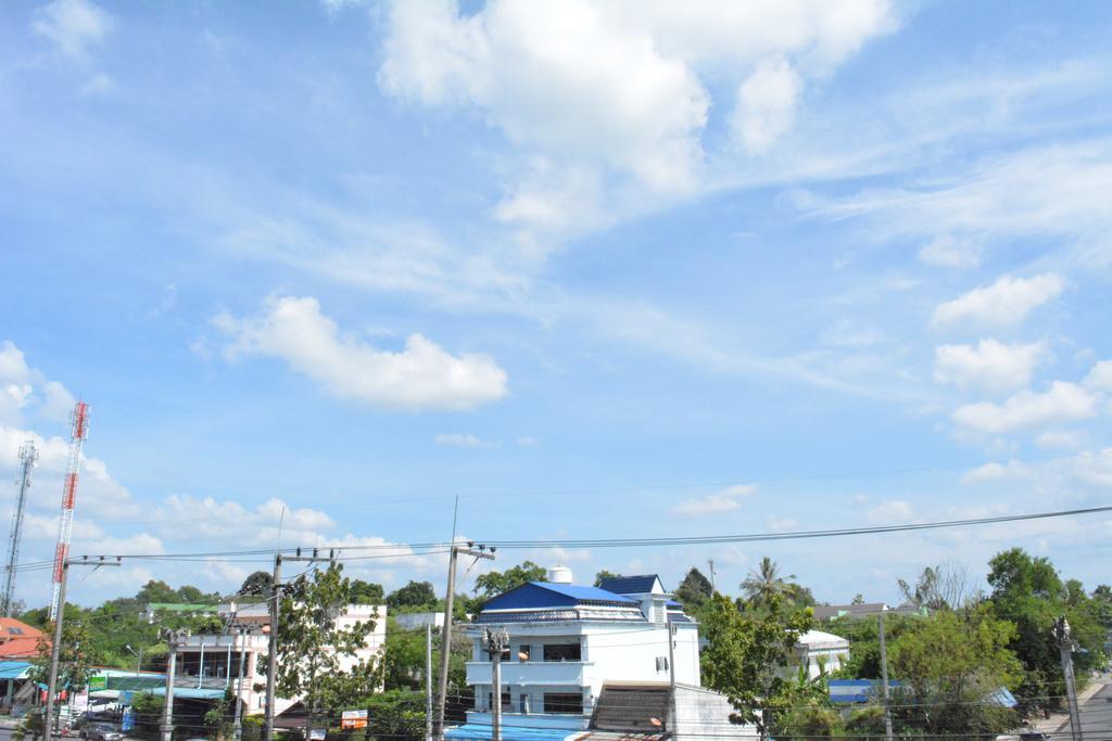 فندق كرابي إن آند أوم Krabi town المظهر الخارجي الصورة